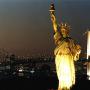 Statue of Liberty in front of Rainbow Bridge Odaiba Tokyo. Photo (c) KV, all rights reserved